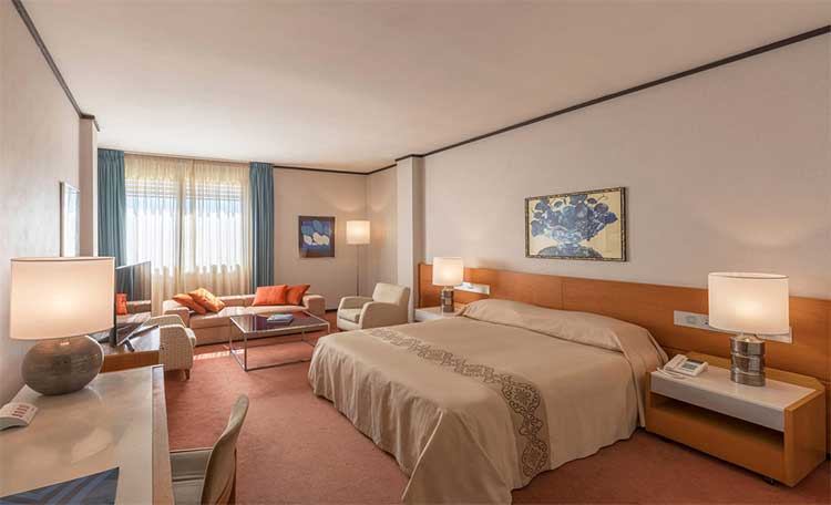 Operator search and selection for Hotel President in Lecce