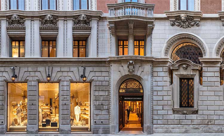 Cushman & Wakefield on behalf of Zaka Investments in the sale of a Luxury Retail Asset in Venice for €36 Million