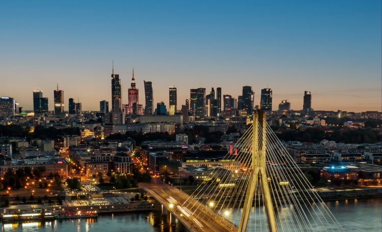 Raport Poland Real Estate Market Outlook Midpoint 2025