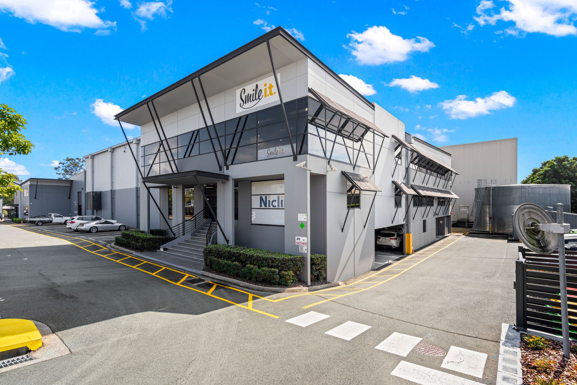 Premium Single Level Office