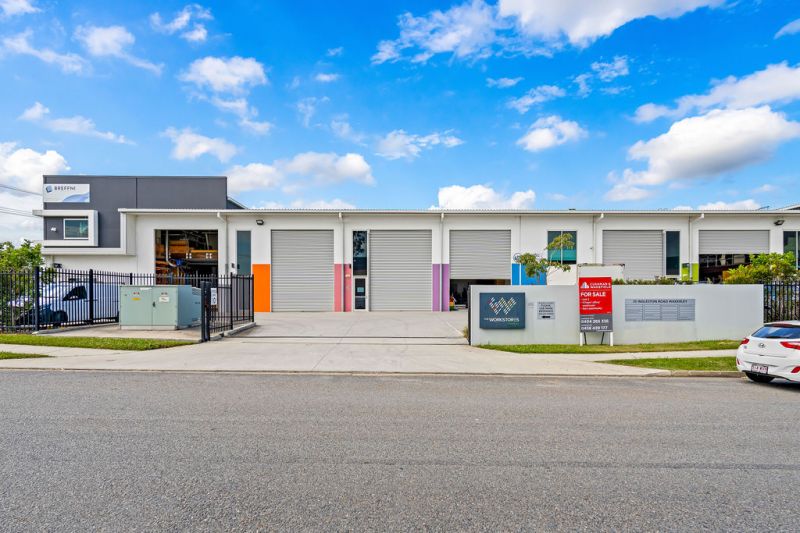 Near New Workstore Office/Warehouse Tenancy