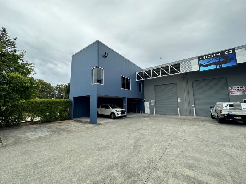 MODERN NORTHGATE OFFICE/WAREHOUSE FACILITY