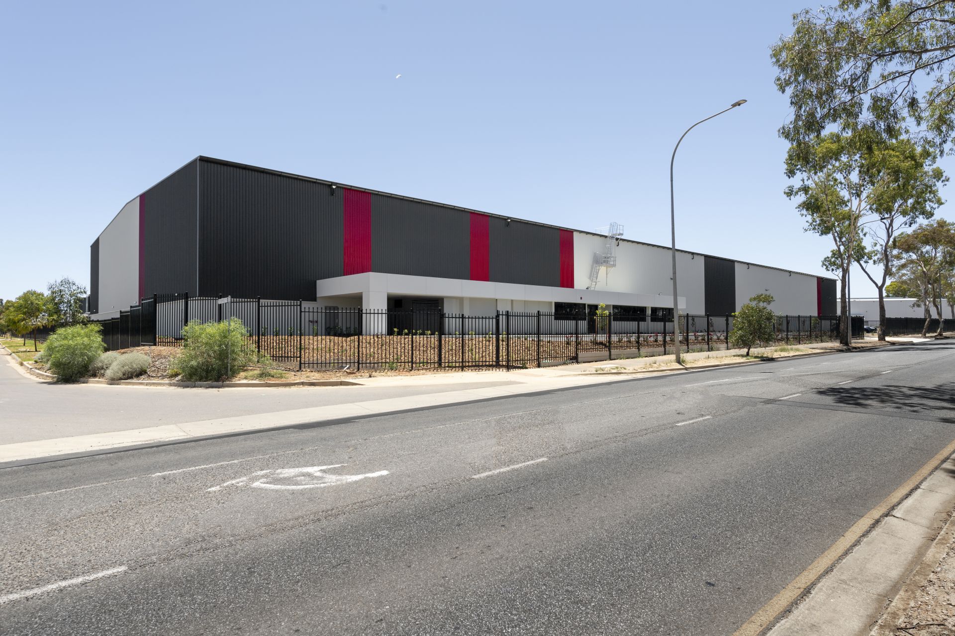 Brand new industrial facility of 5,431 square metres*