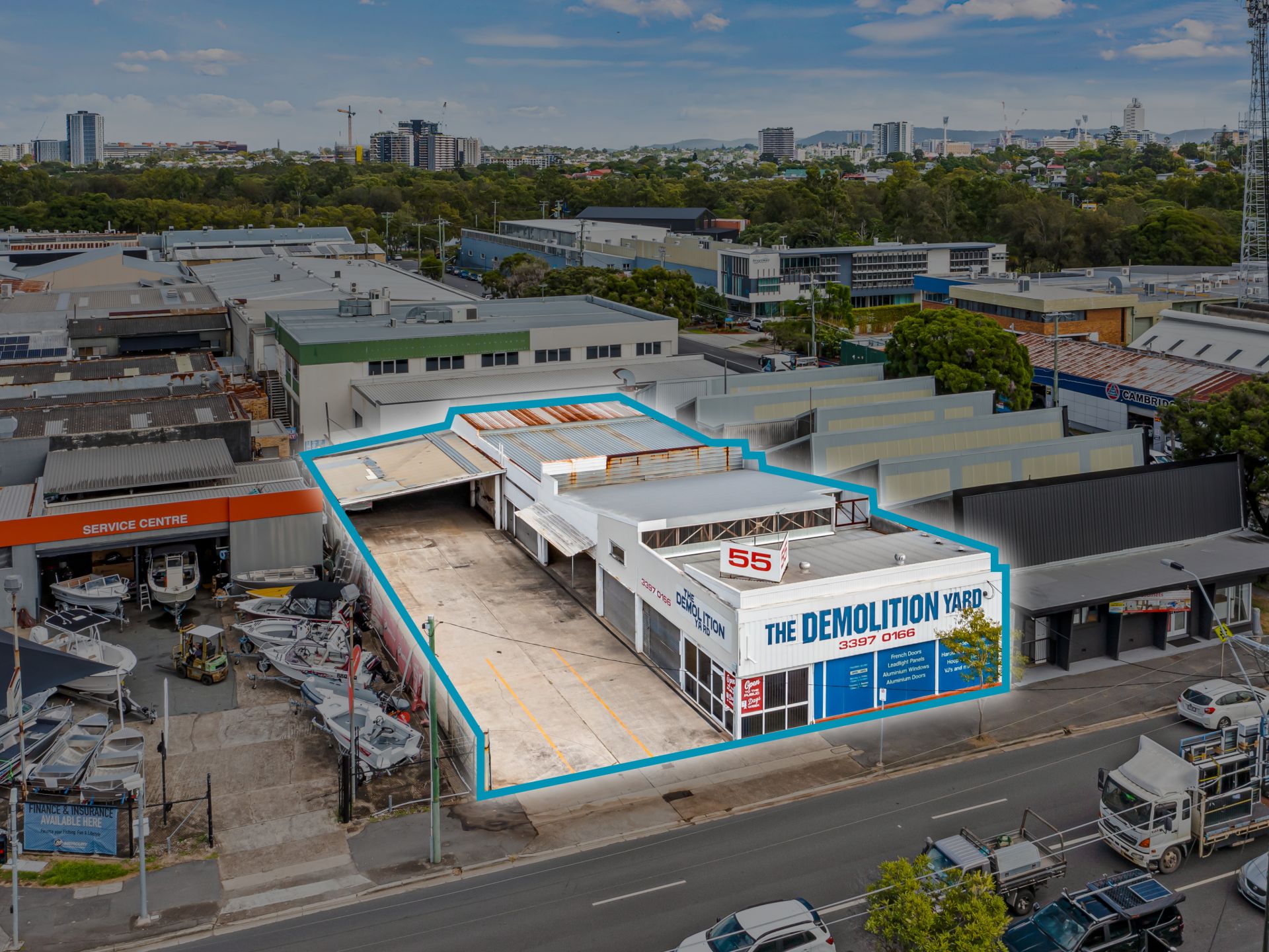 MAIN ROAD COORPAROO FREESTANDER