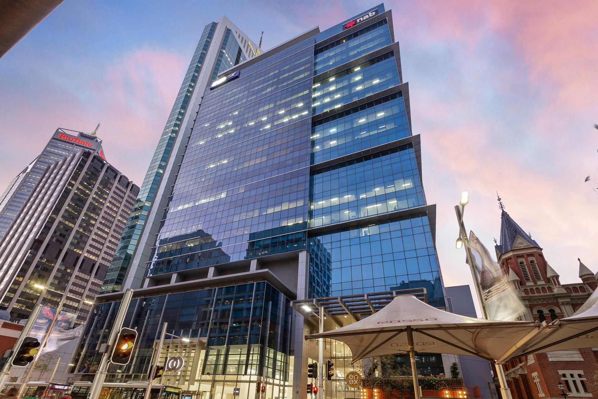 SWAN RIVER VIEWS IN THE HEART OF THE CBD