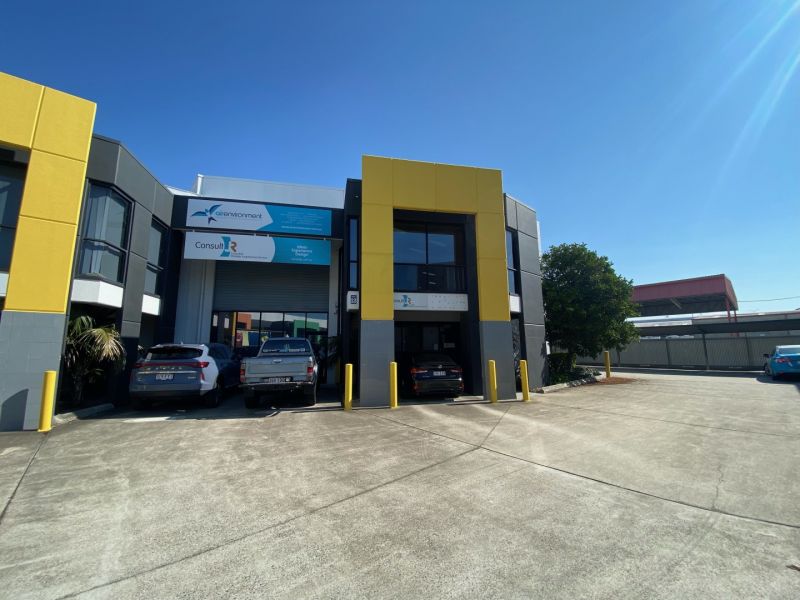 Ideal office/warehouse space available for sub-lease