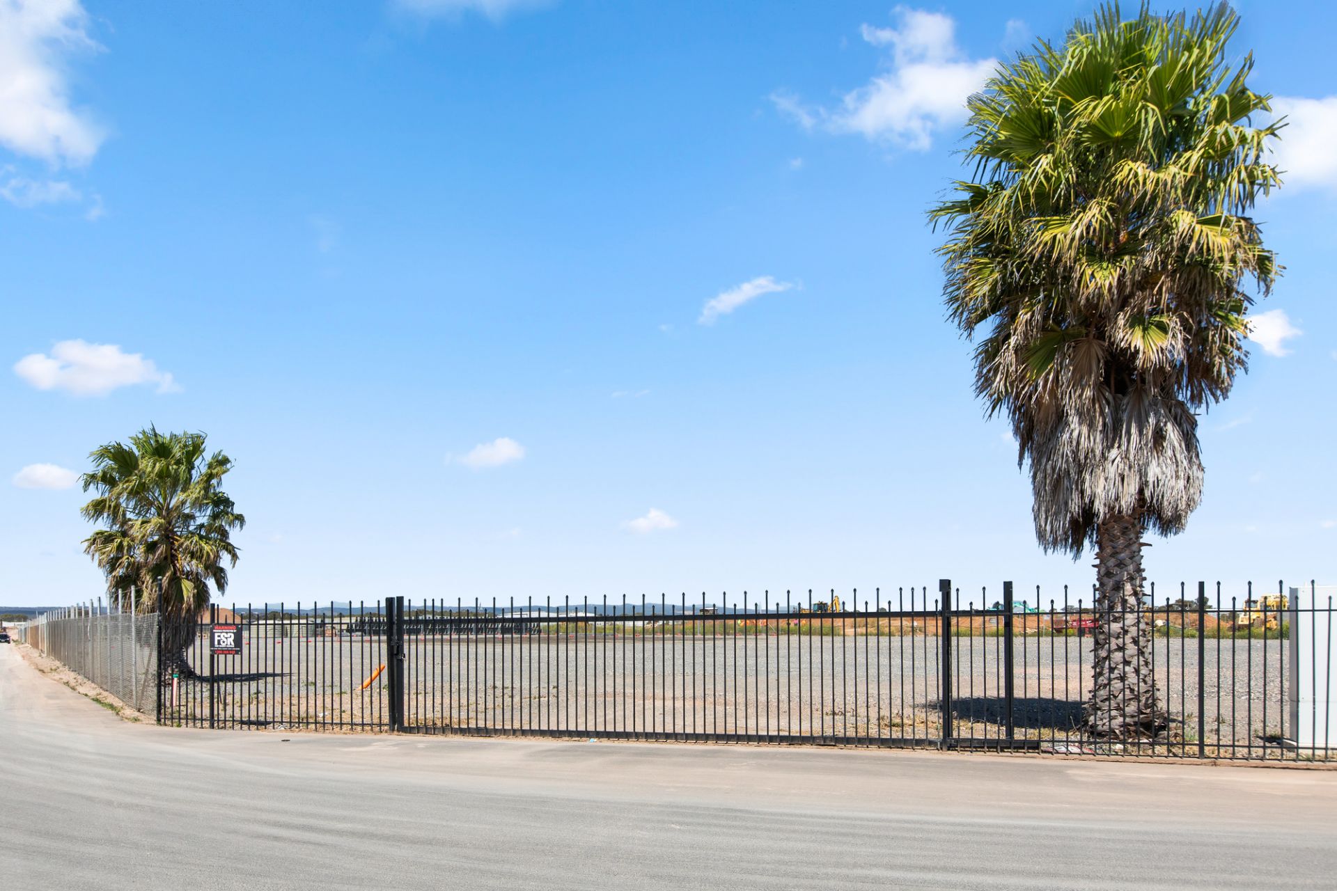 Secure hardstand leasing opportunities – areas from 3,000 sqm* –20,000 sqm*