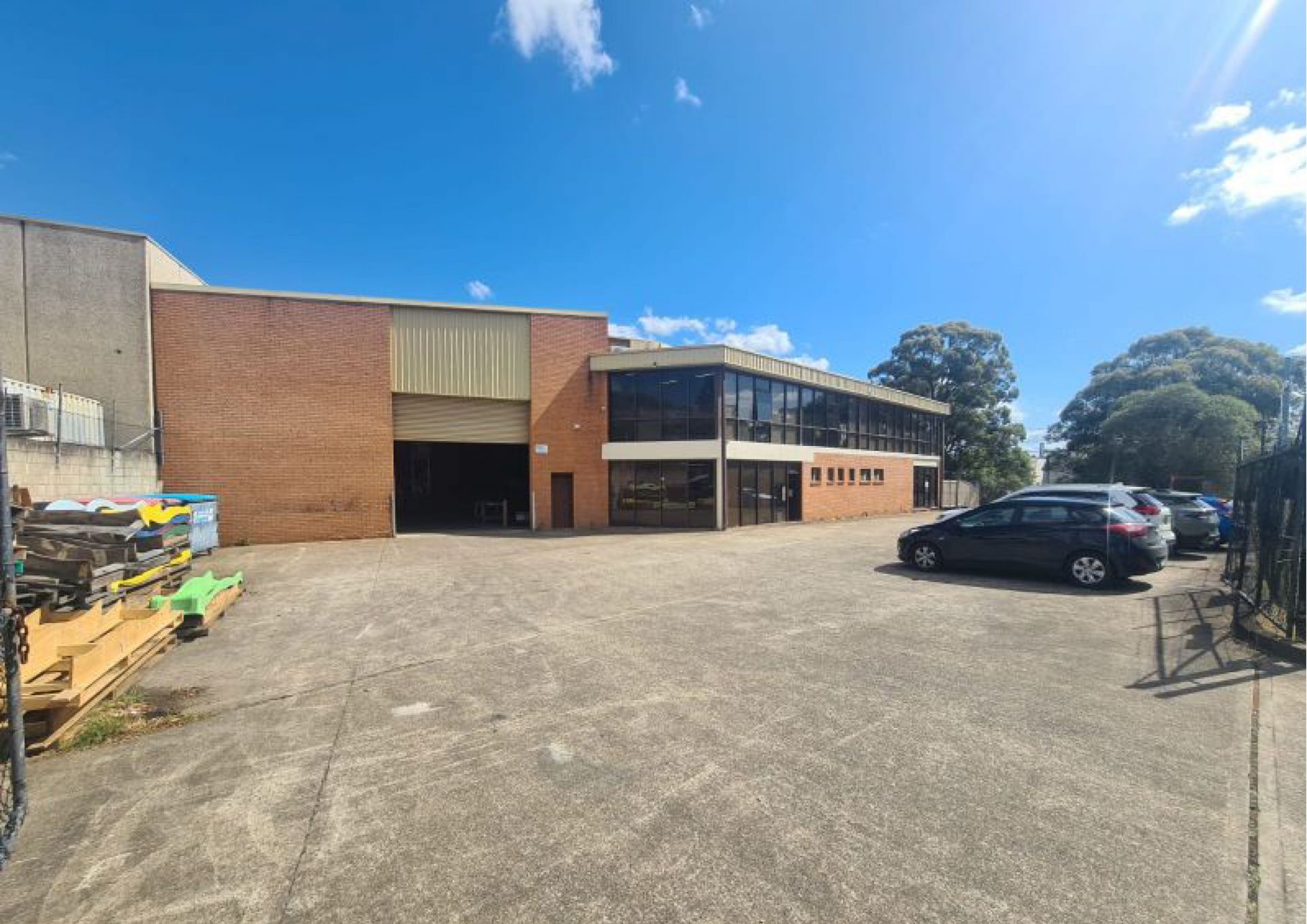 Exceptional Freestanding Facility with Generous Hard Stand and Corner Position
