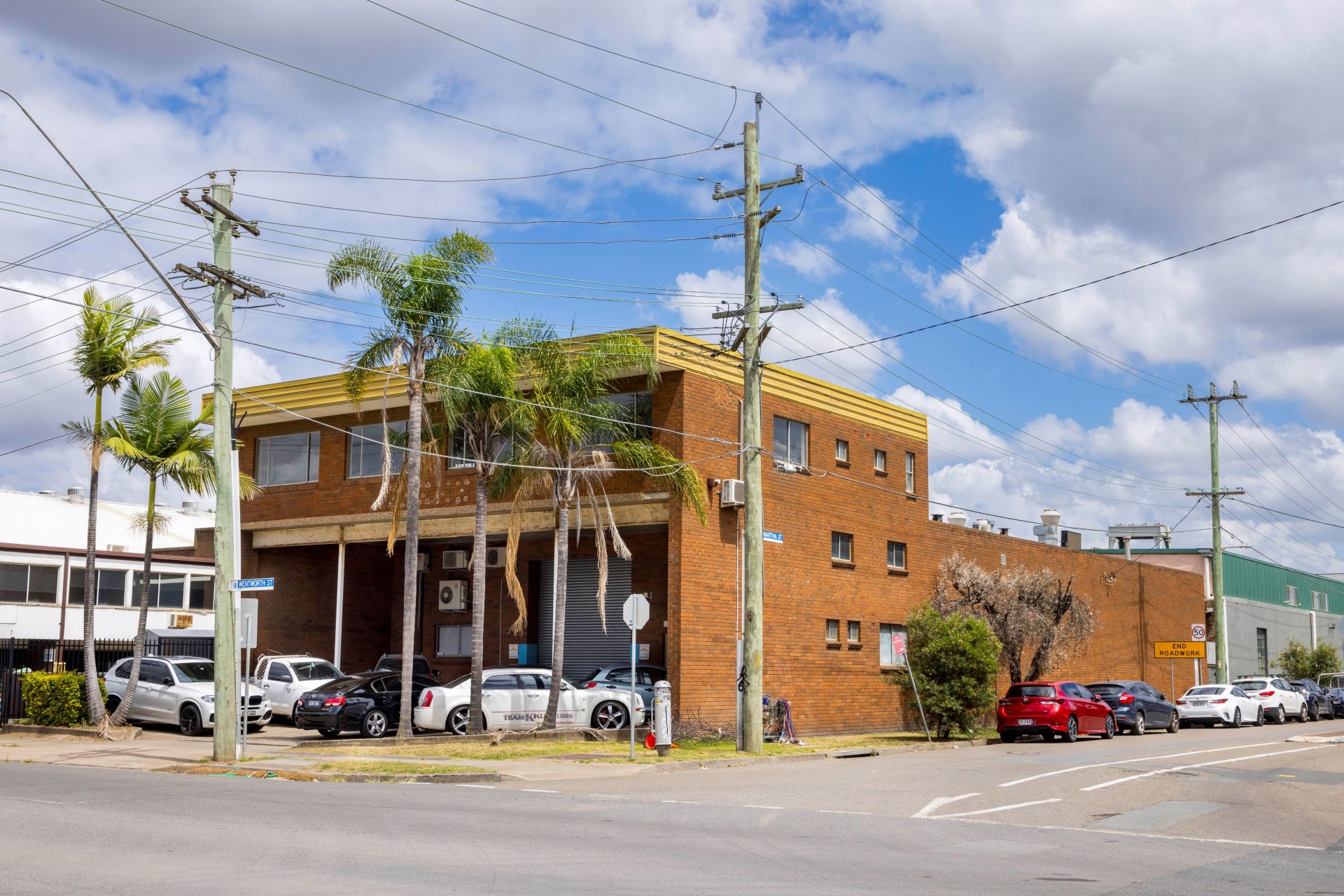 Versatile Industrial Warehouse in Prime Location