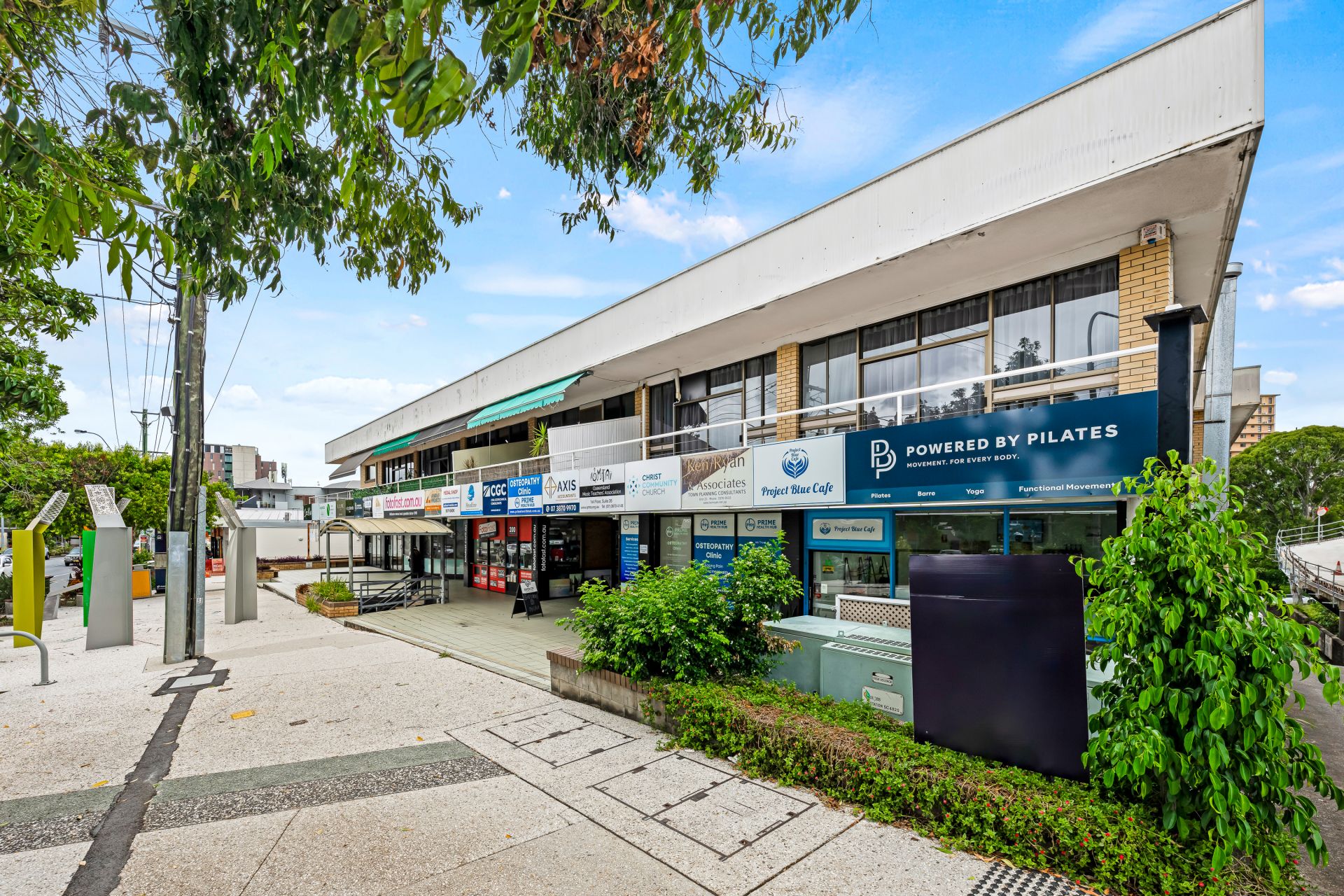 Well presented and highly versatile ground floor strata space