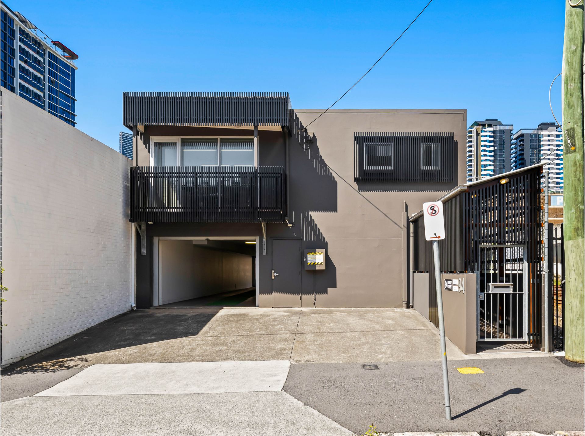 Quality freestanding office warehouse building 300m from James Street