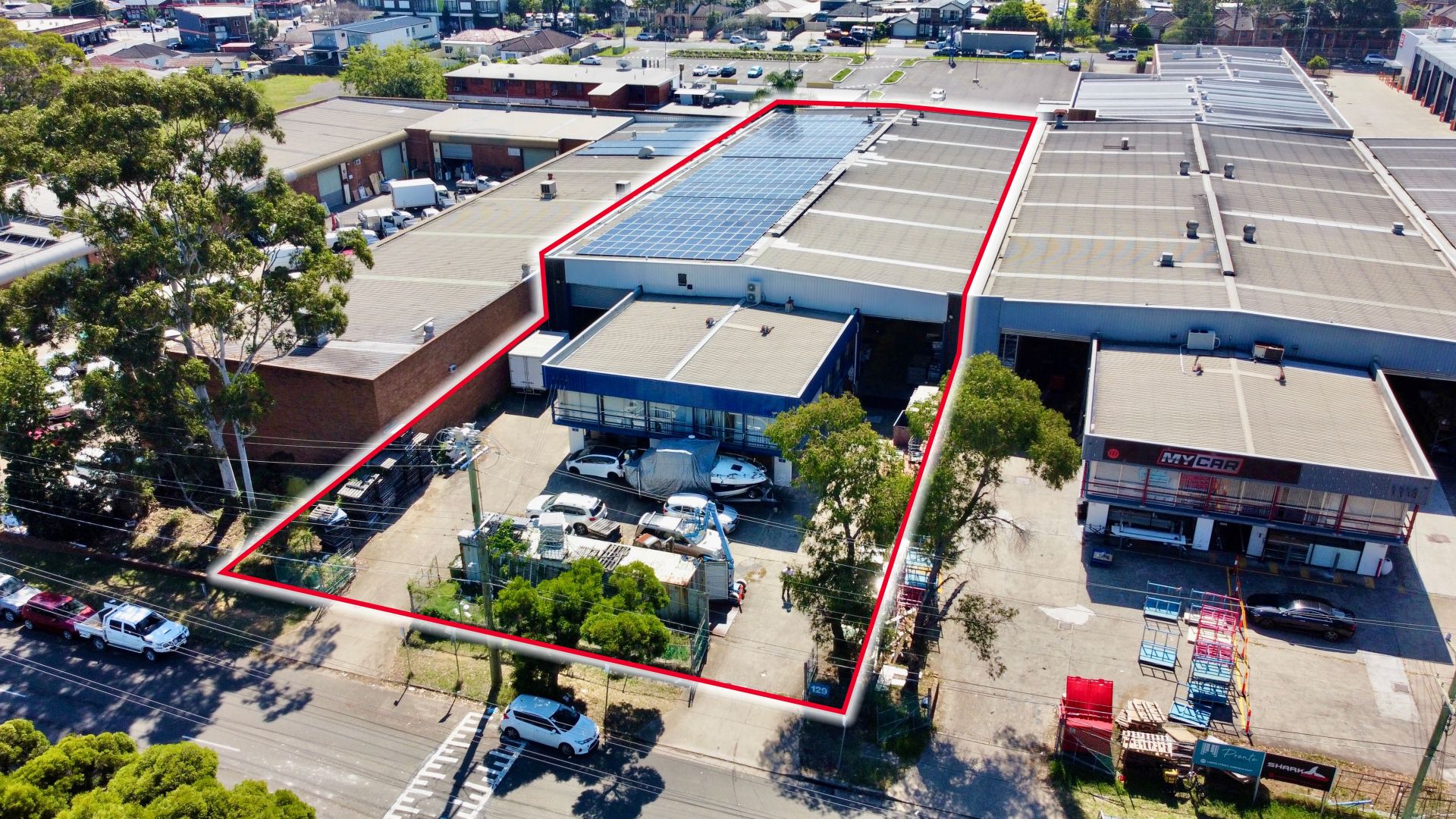 FOR LEASE | Freestanding high clearance warehouse