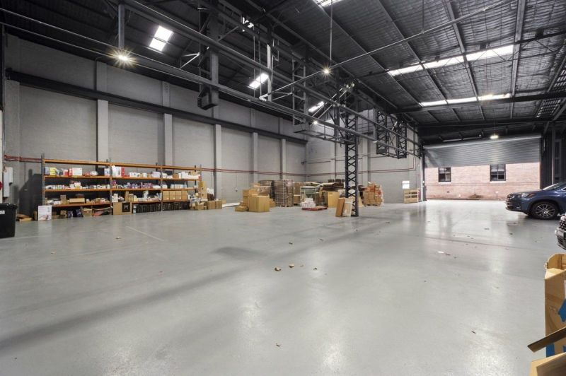 High-End Main Road Freehold Warehouse