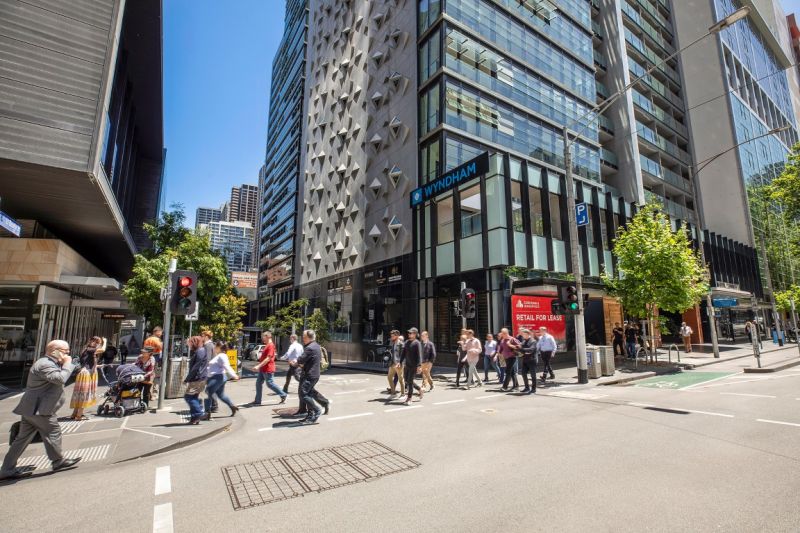 Bustling William Street Restaurant/Bar/Tavern
