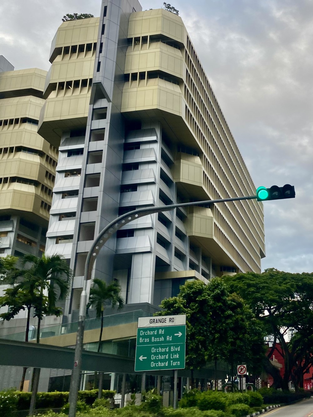 Sale & Leaseback, Strata Office Unit With City Views In Orchard, Singapore