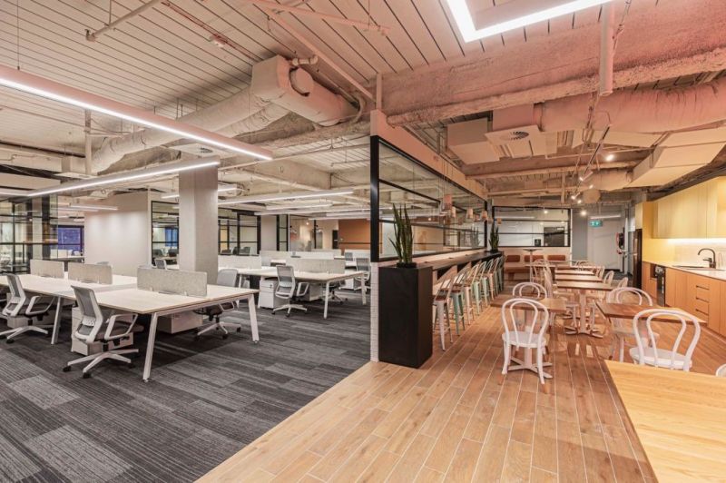 FULLY FITTED WHOLE FLOOR AVAILABLE ON FLEXIBLE TERMS