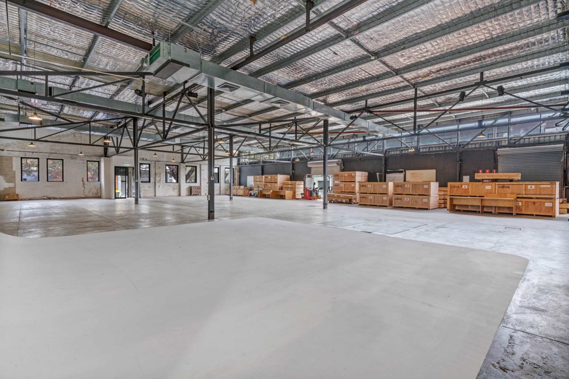 High-End Creative Warehouse