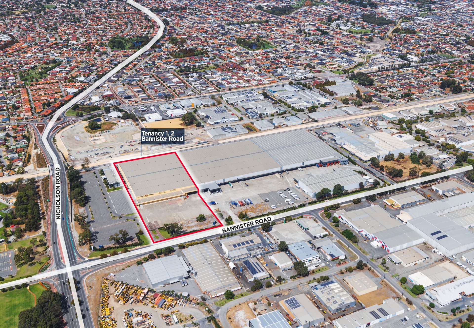Large Warehouse Facility with Huge Hardstand Area