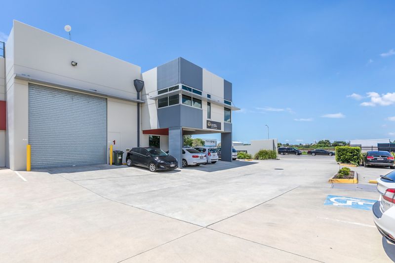 Rare Office/Warehouse unit at front of complex