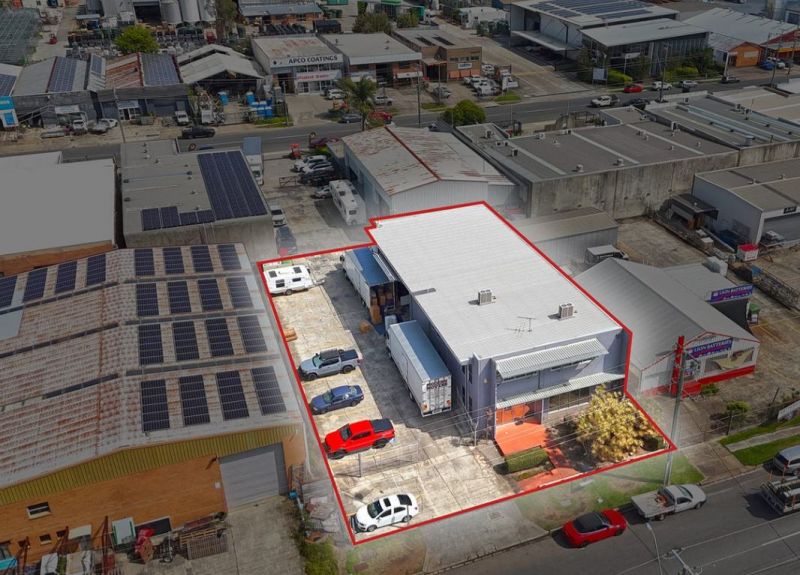 Rare freestanding site available with drive through access