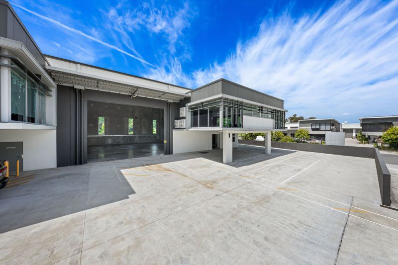 CORPORATE FRONT OF COMPLEX TENANCY