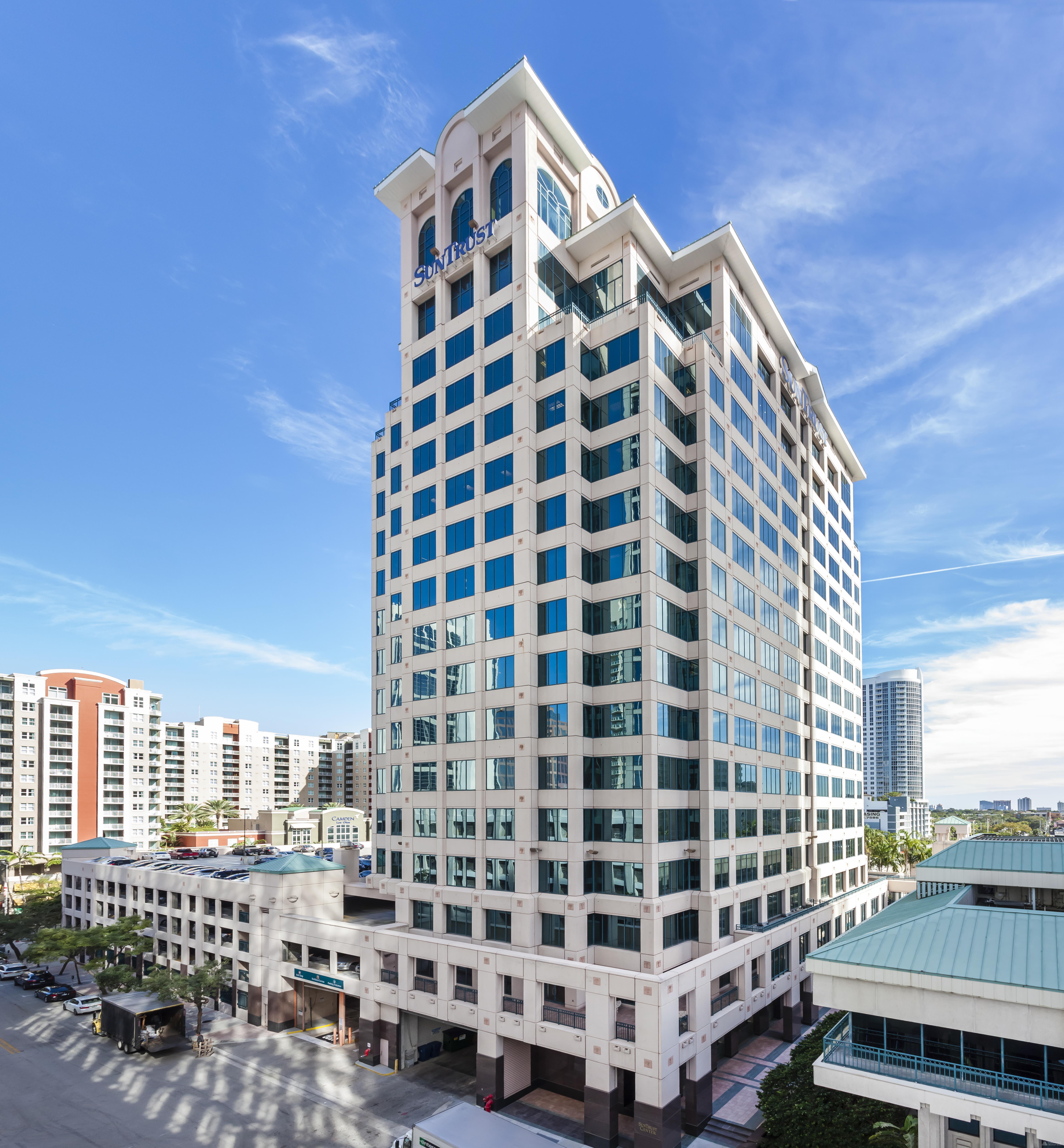 Las Olas Square