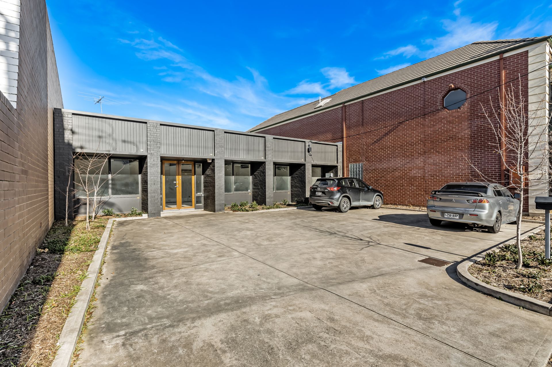 Prime Eastern Fringe Office Warehouse