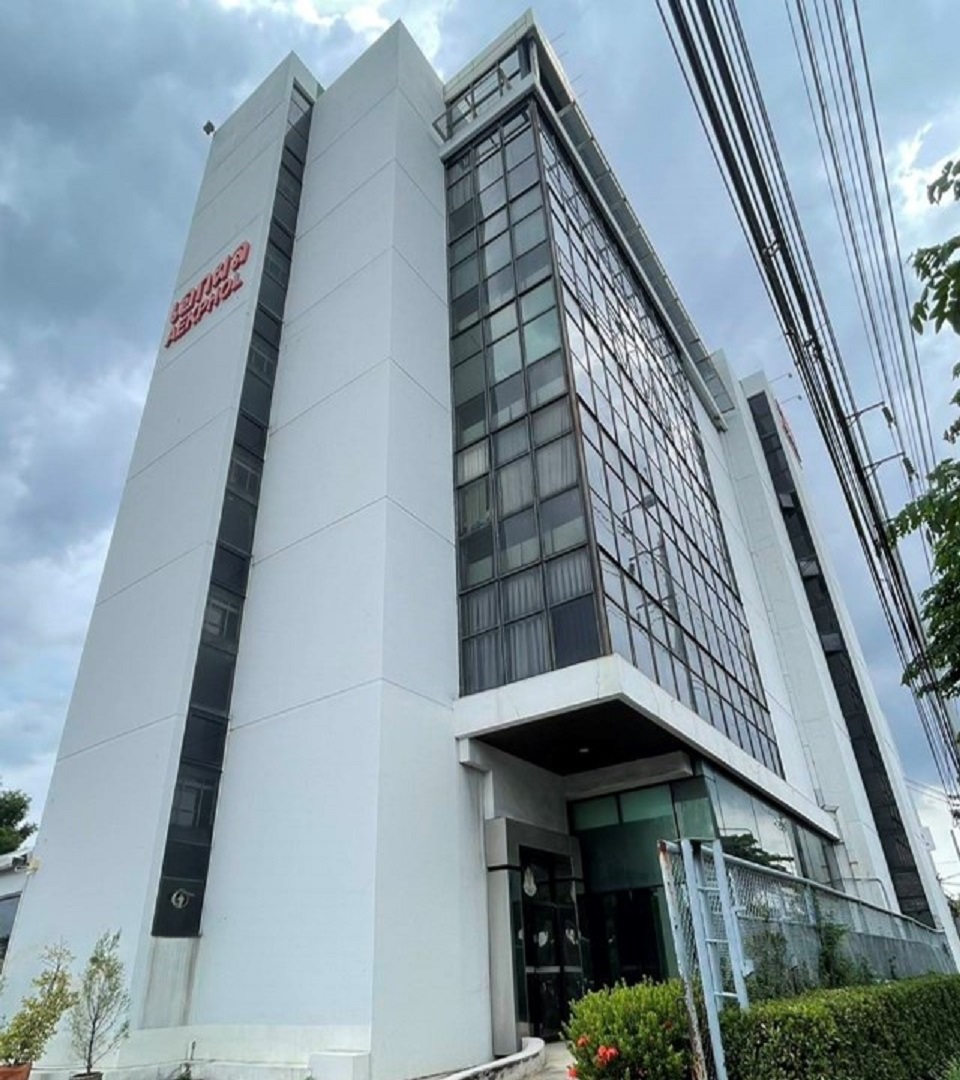 Aekphol Building
