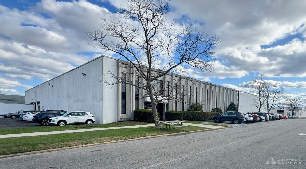 135 West Commercial Avenue