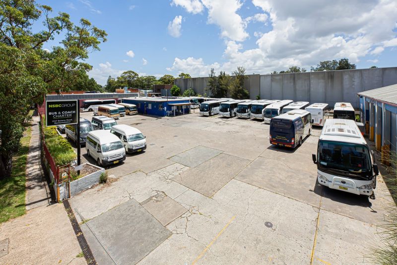 Versatile Main Road Yard with Warehouse