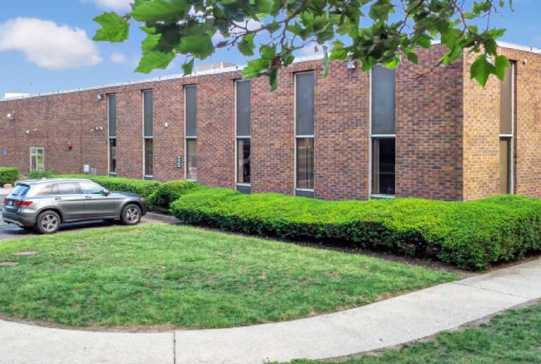 35 Hoffman Ave, Hauppauge