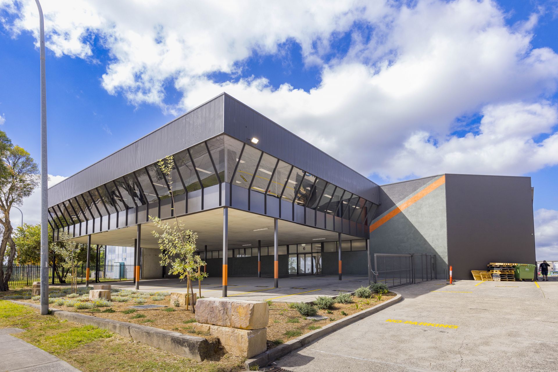 High Profile, High Clearance Functional Warehouse