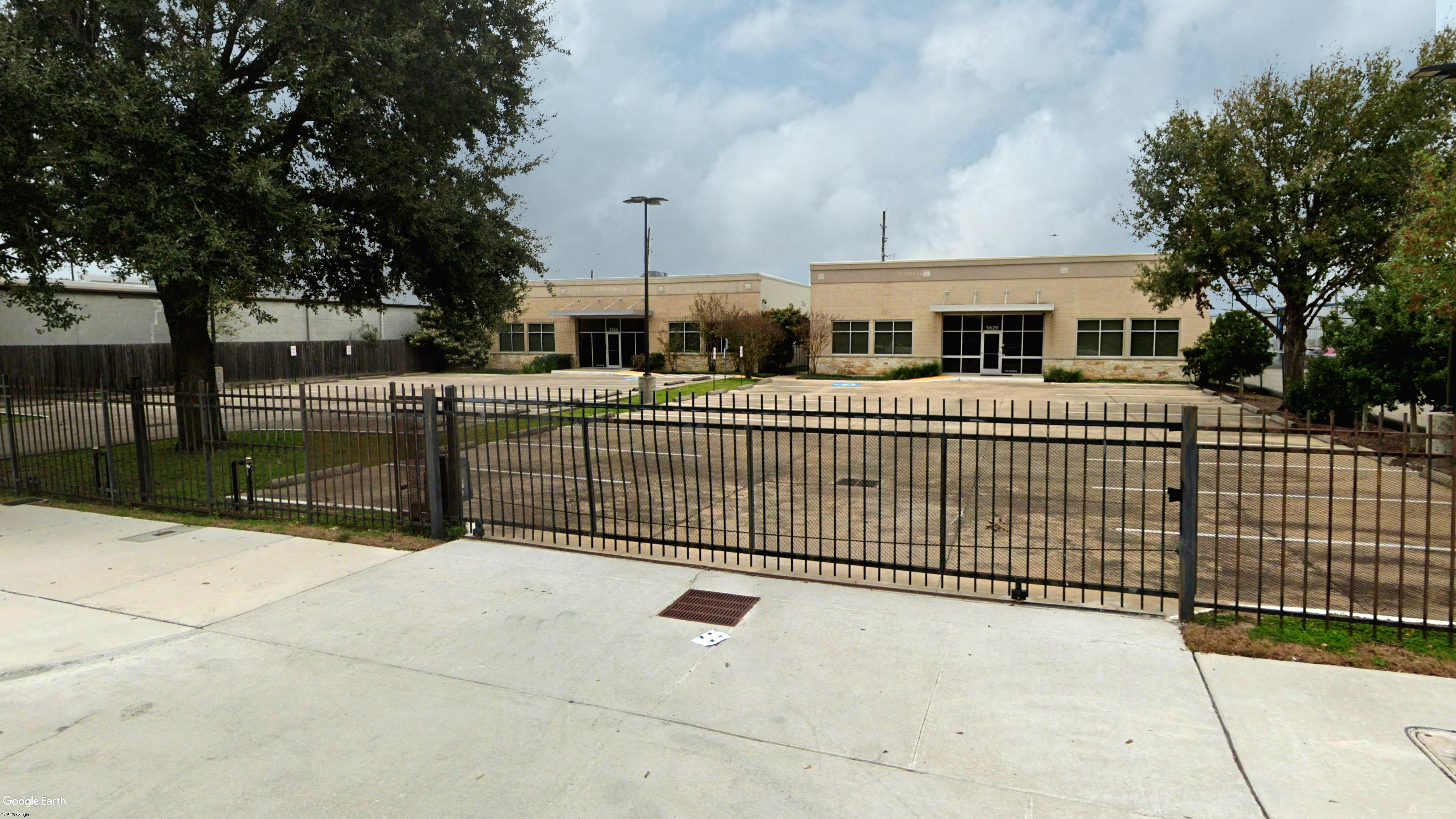 Office Buildings on 14,418 SF Land For Sale