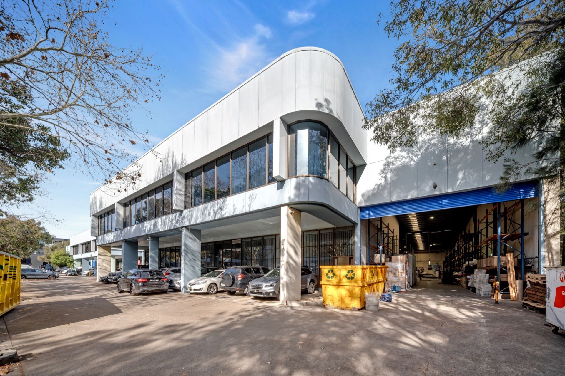 High Clearance Warehouse walking distance to Green Square