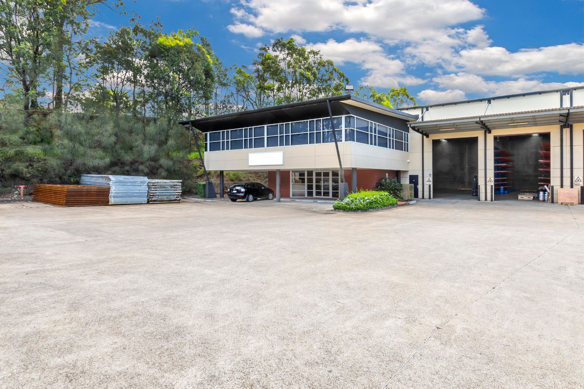 METROPLEX OFFICE/WAREHOUSE – AVAILABLE NOW