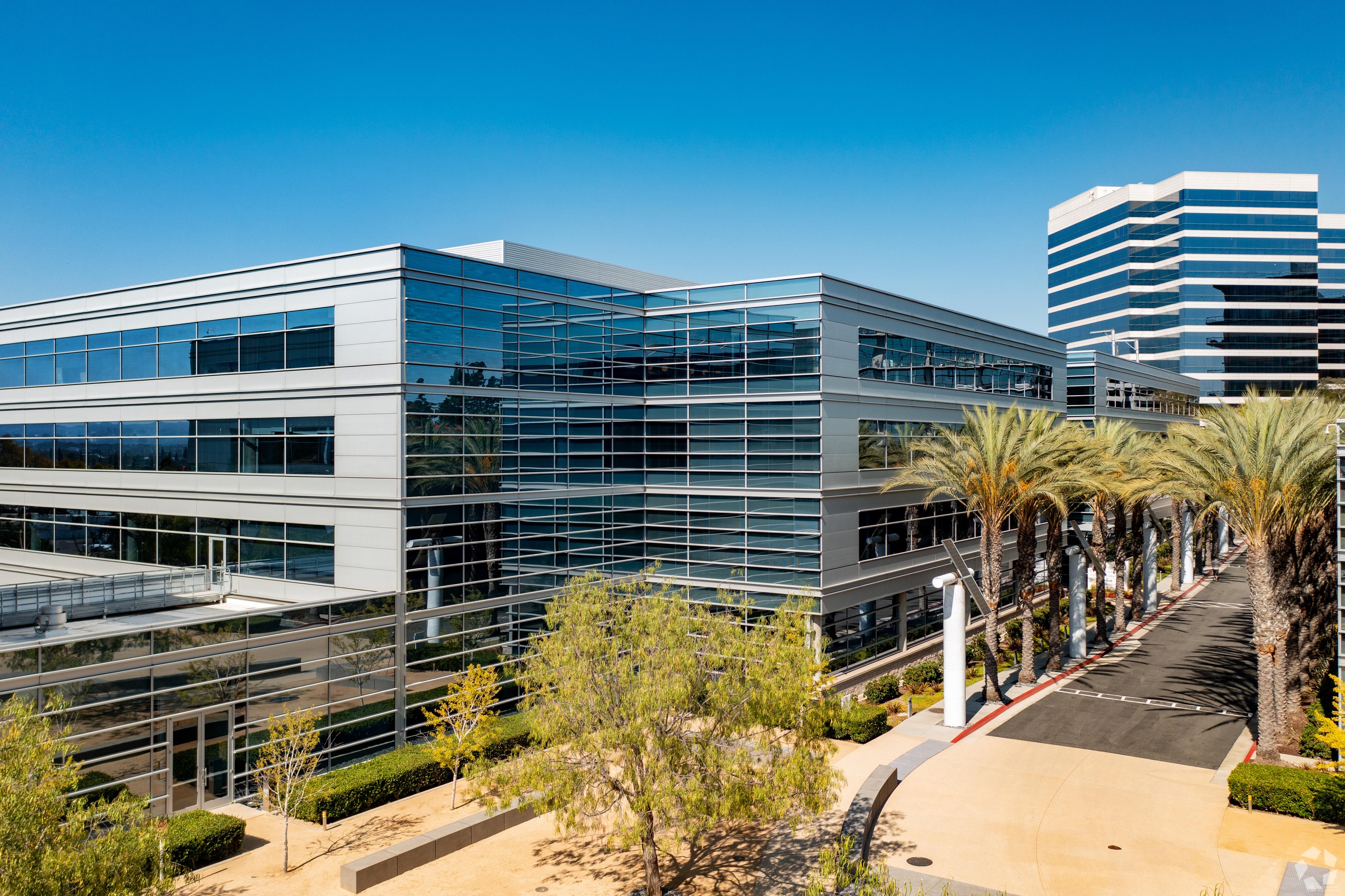 800 Corporate Pointe