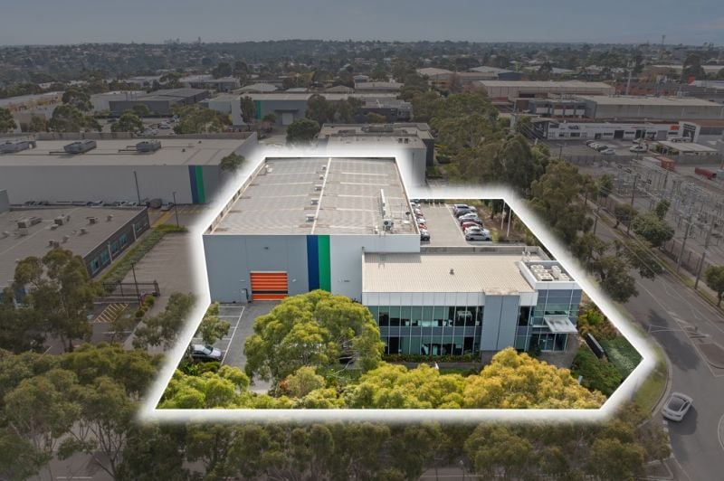 High calibre corporate office/warehouse in a blue-chip commercial location