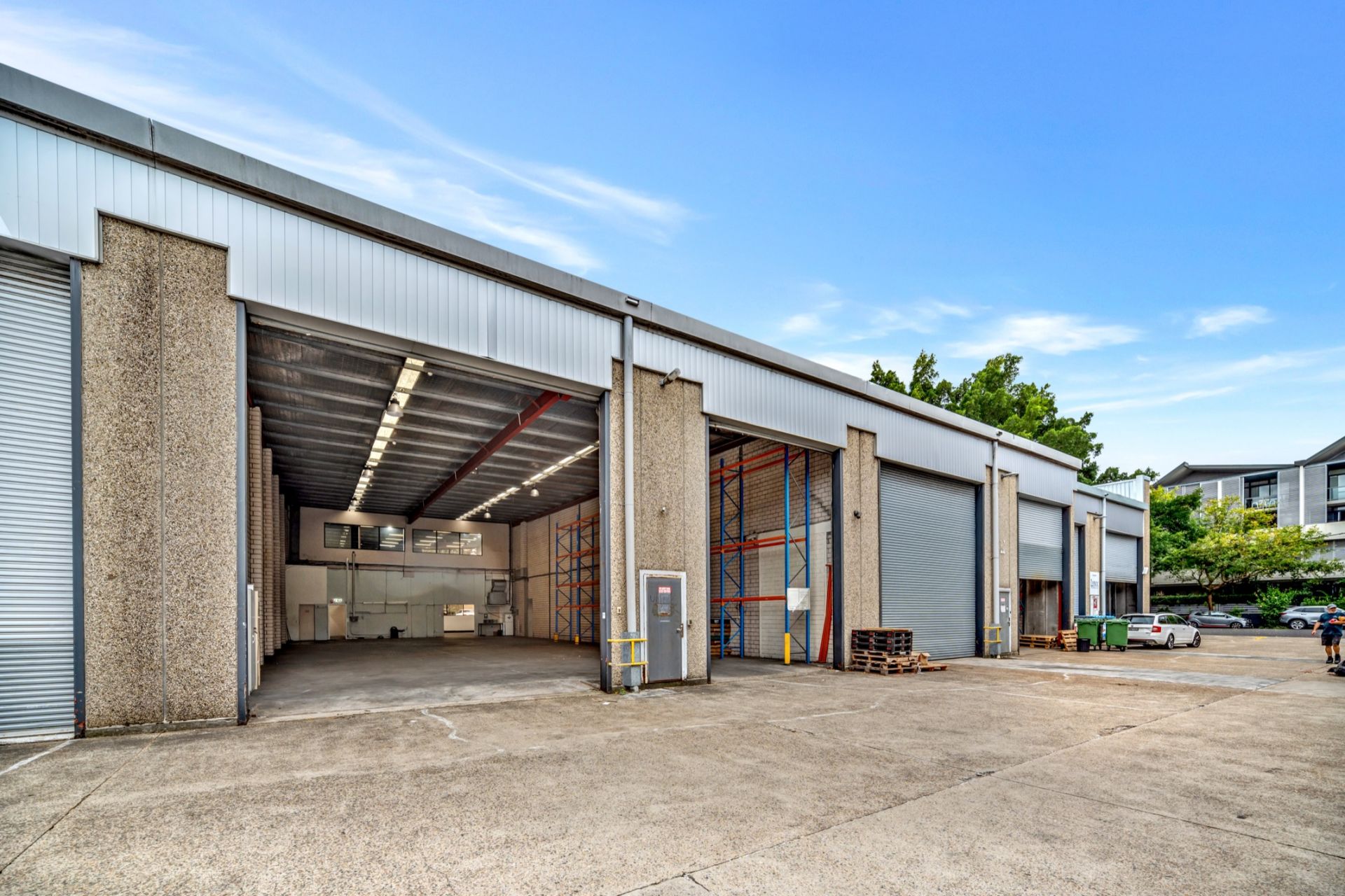721 SQM HIGH CLEARANCE WAREHOUSE & SHOWROOM