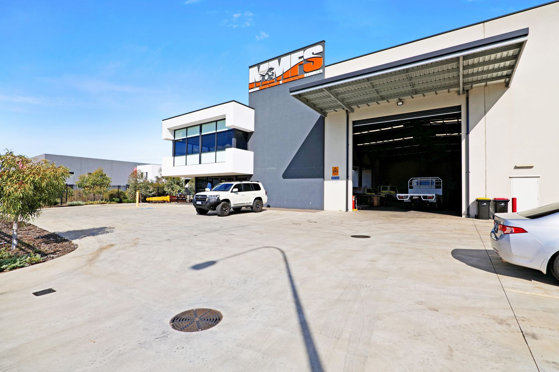 Premium Grade Office / Warehouse Facility