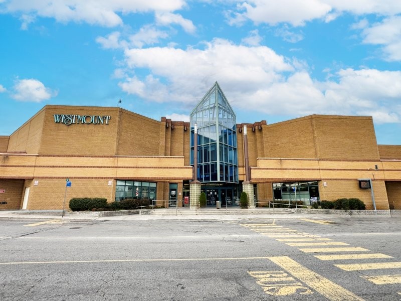 785 Wonderland Road South