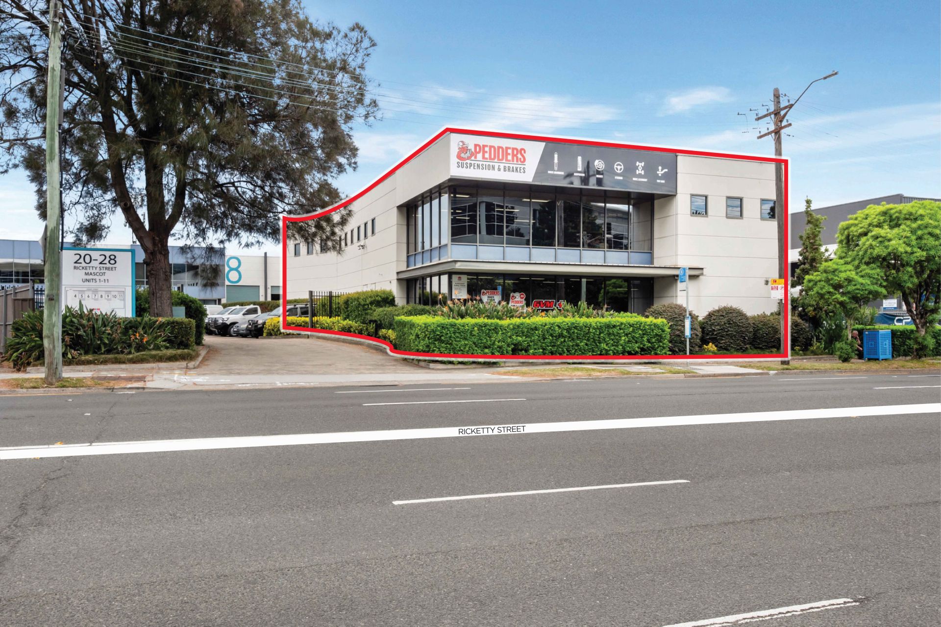 High-Exposure Showroom & Warehouse