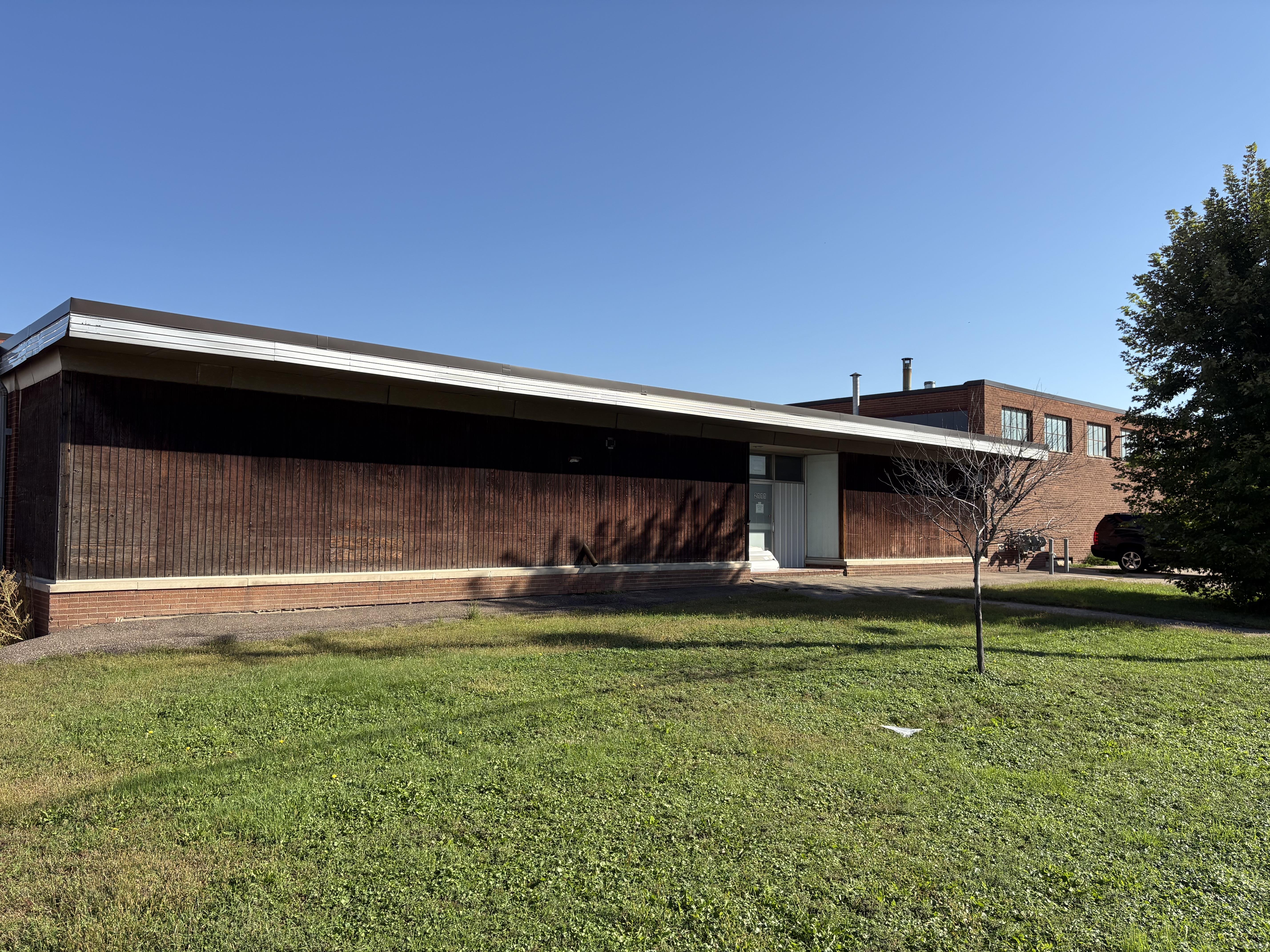 2111 NE Broadway St Building
