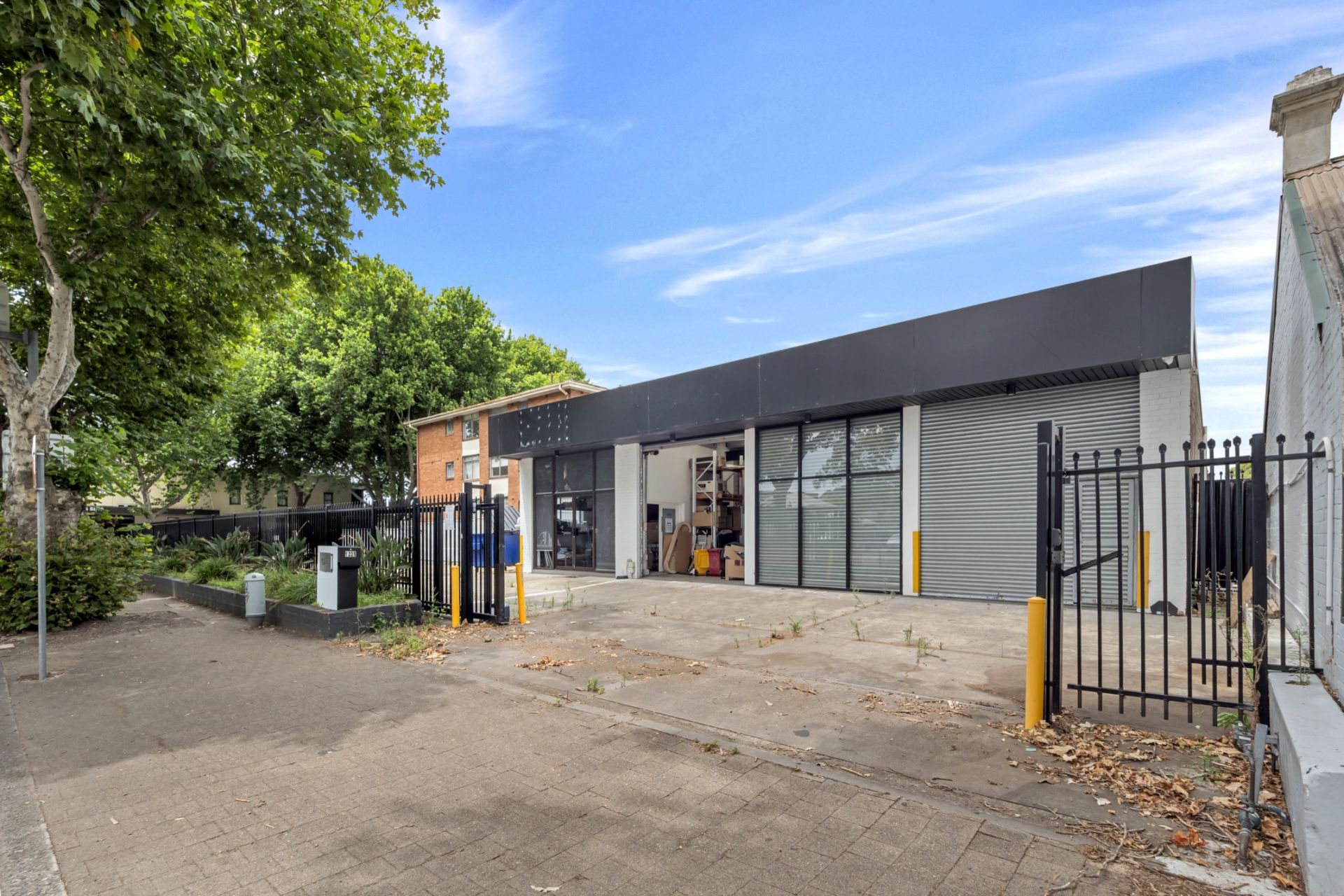 High Exposure & Versatile Main Road Site