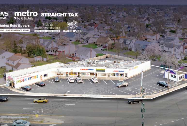 180-196 W Sunrise Highway, Lindenhurst