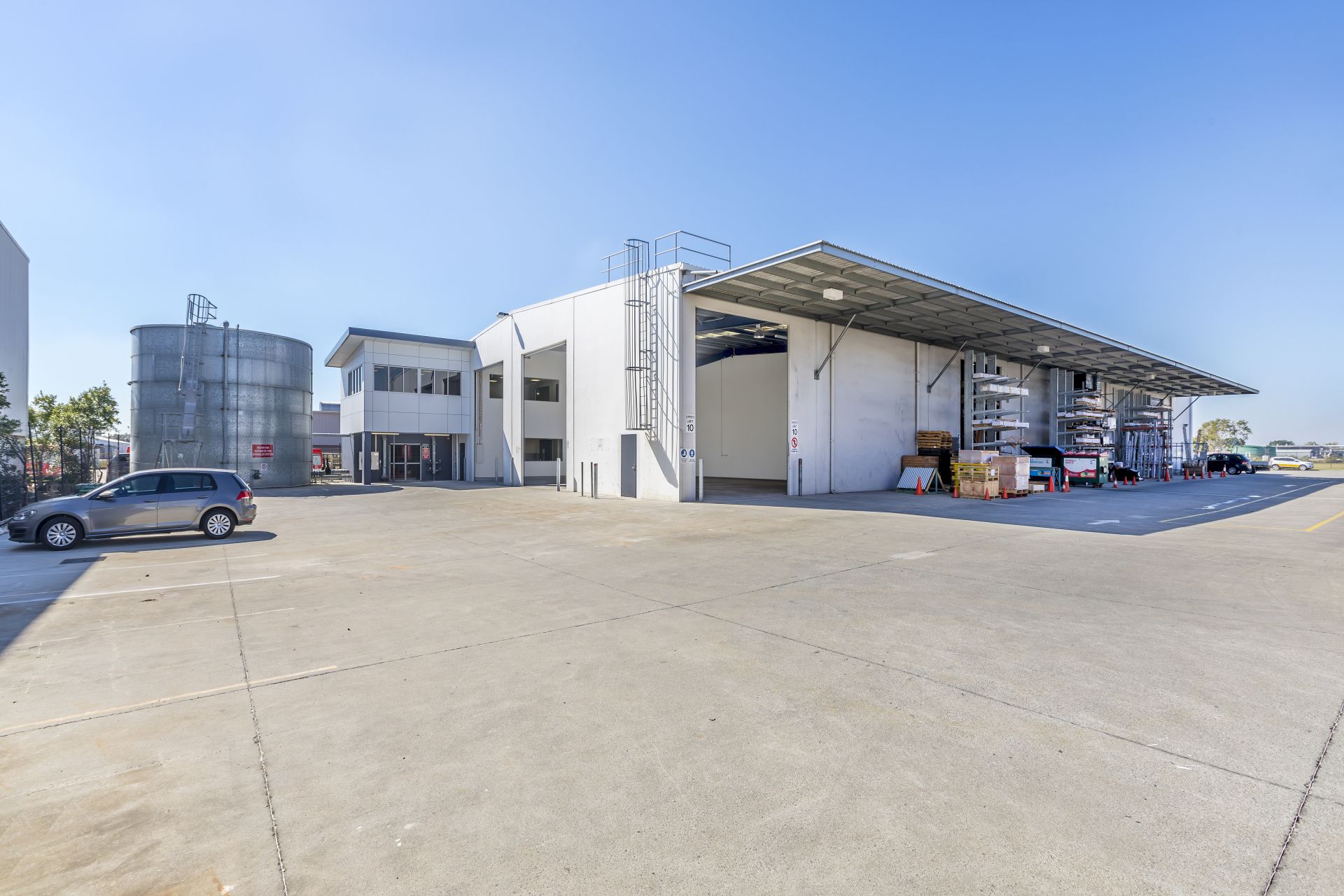 CORPORATE LOGISTICS FACILITY WITH SECURE YARD