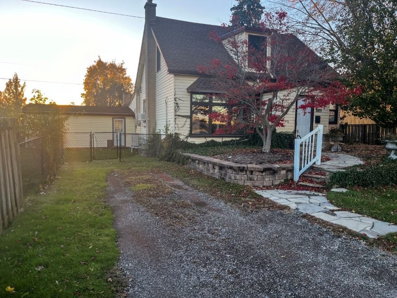1891 Wharncliffe Road South, Office