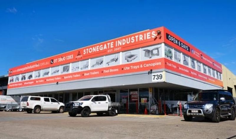 WAREHOUSE WITH OFFICE/SHOWROOM AND MAIN ROAD EXPOSURE