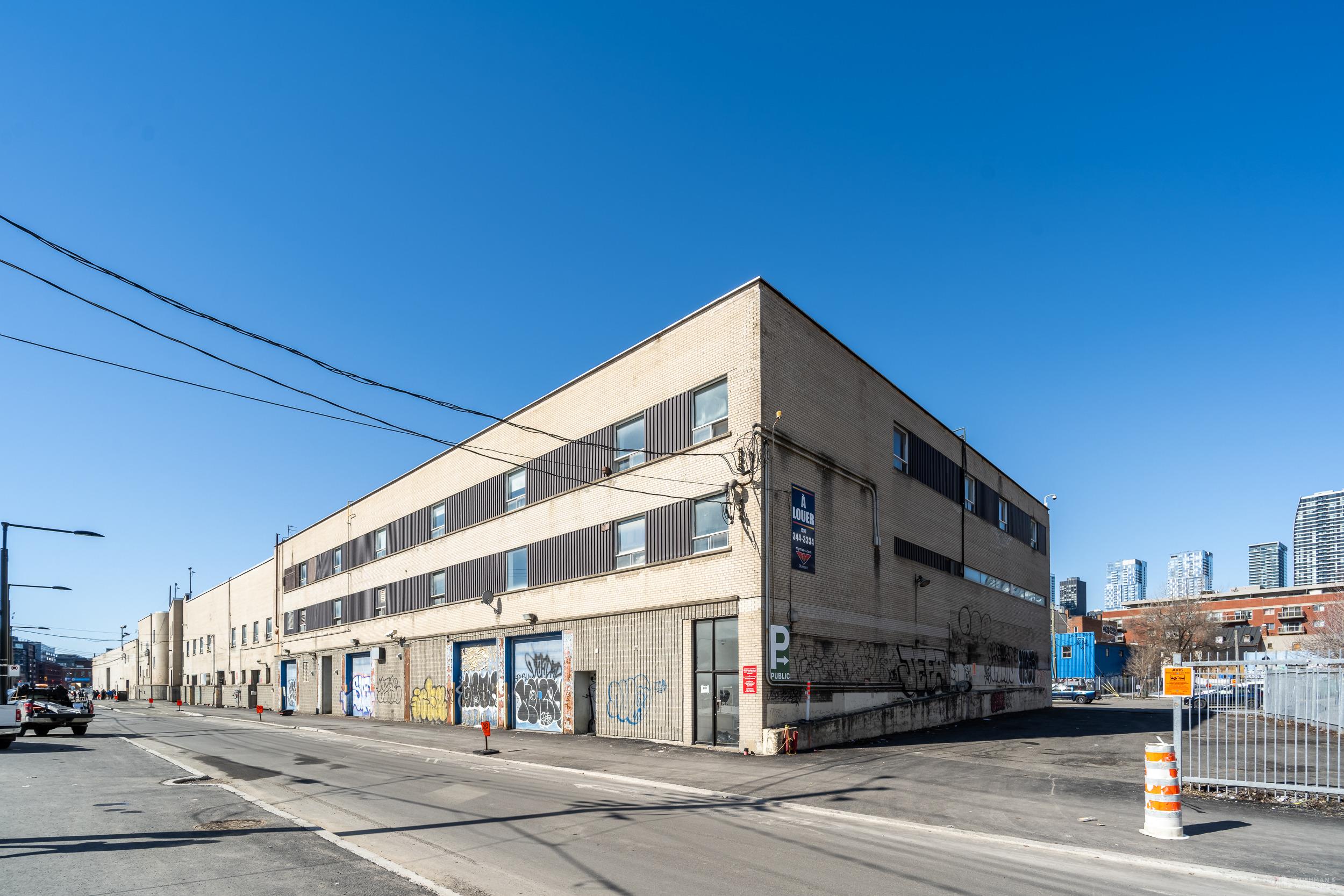 1320 Rue Barré