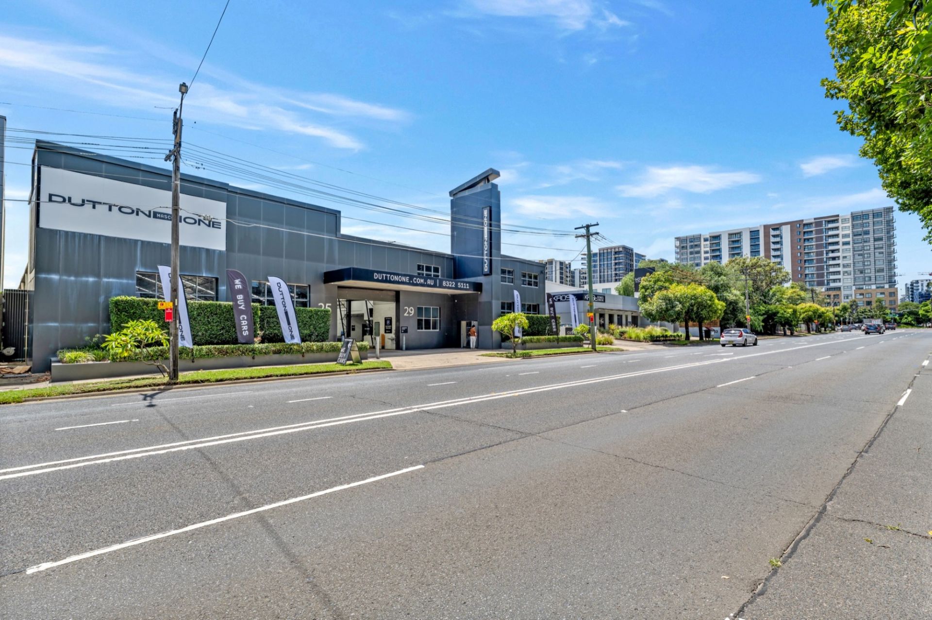 Prominent Street-Front Warehouse with Hardstand & Exposure