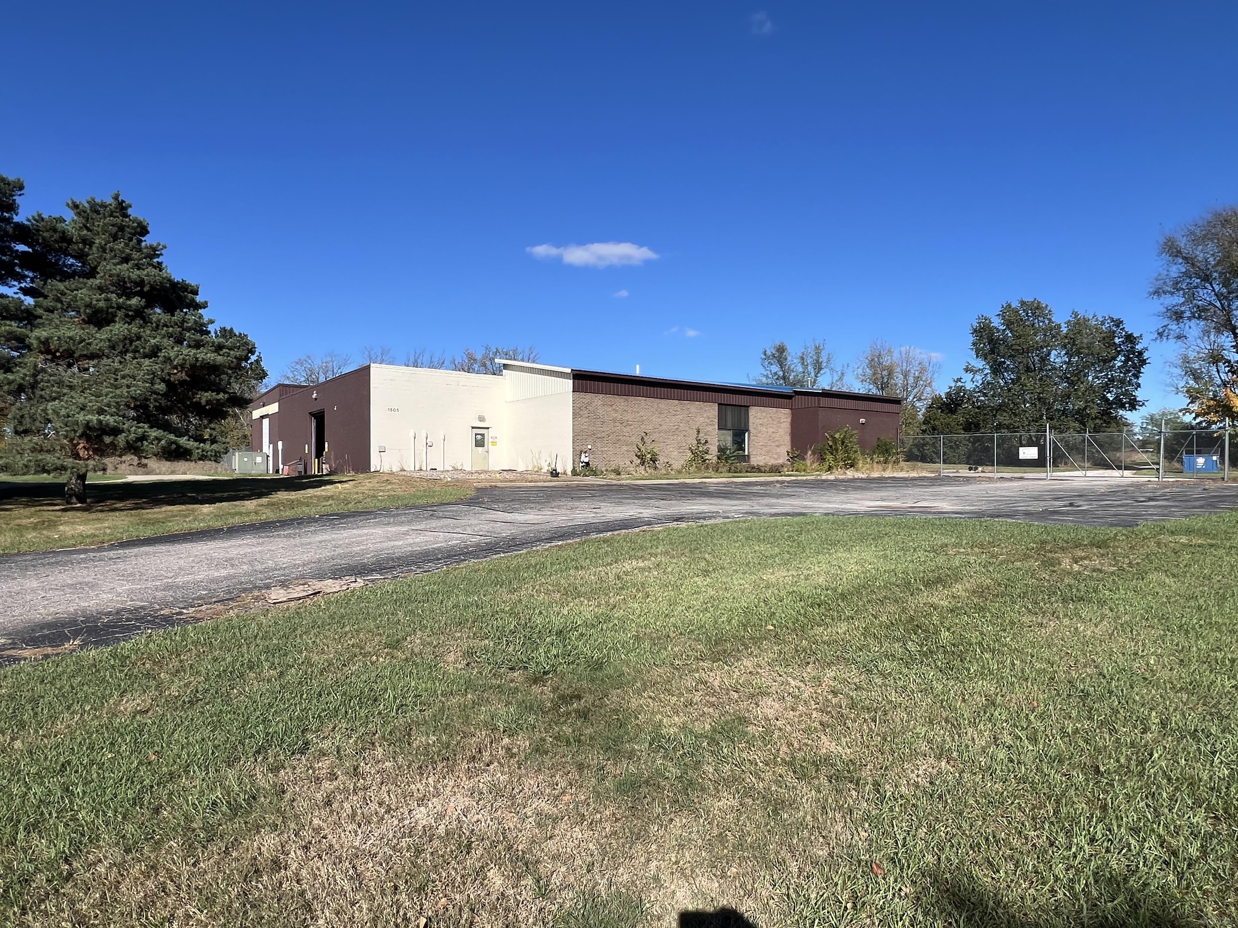 Functional Industrial Unit in Prime Girraween Location